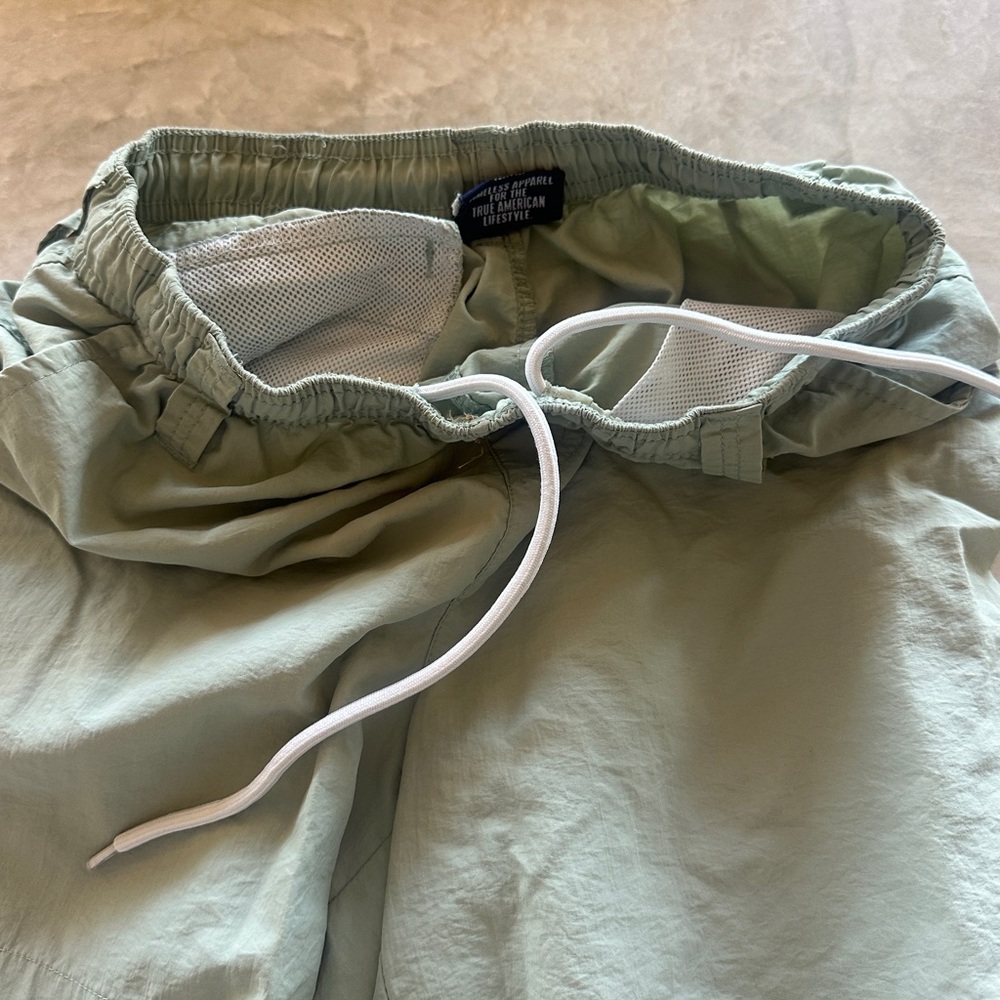 Youth large (14/16) boys Green Shorts - Picture 4 of 5